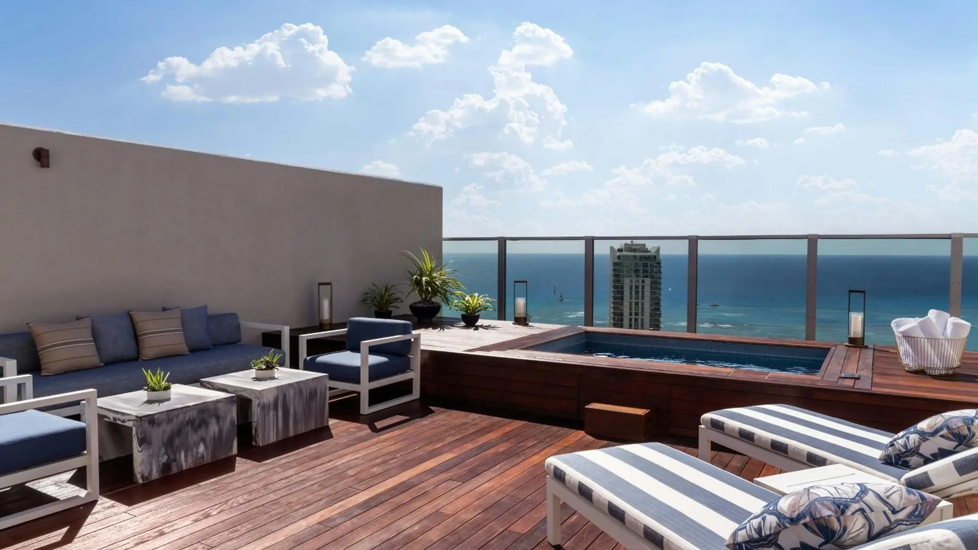 *****  The Ritz-Carlton Residences, Waikiki Beach Hotel Honolulu United States